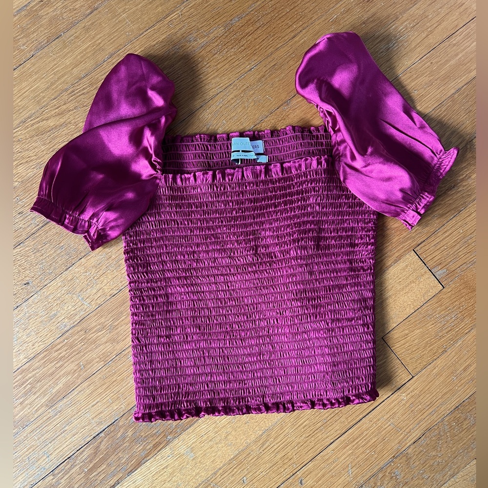 URBAN OUTFITTERS Wine colored gathered puff sleeve crop top size small